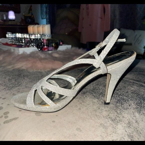 PIERRE DUMAS SILVER GLITTER HEELS - Picture 1 of 7
